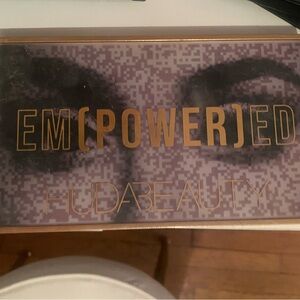 HUDA BEAUTY Empowered Palette with Gold and Purple